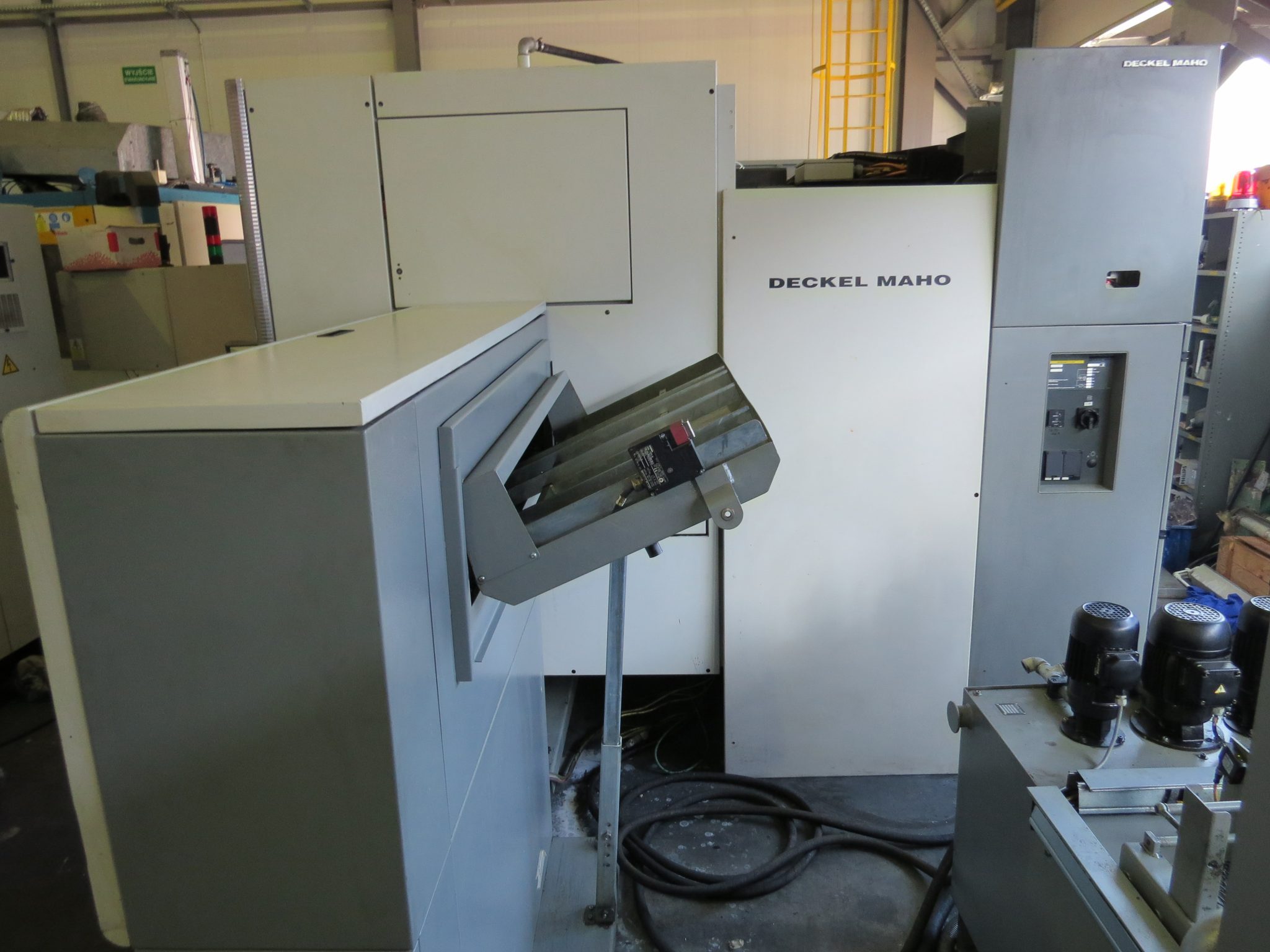 Machining Centres (General)/DECKEL MAHO DMC 60 S, 6-sided machining, bar feeder