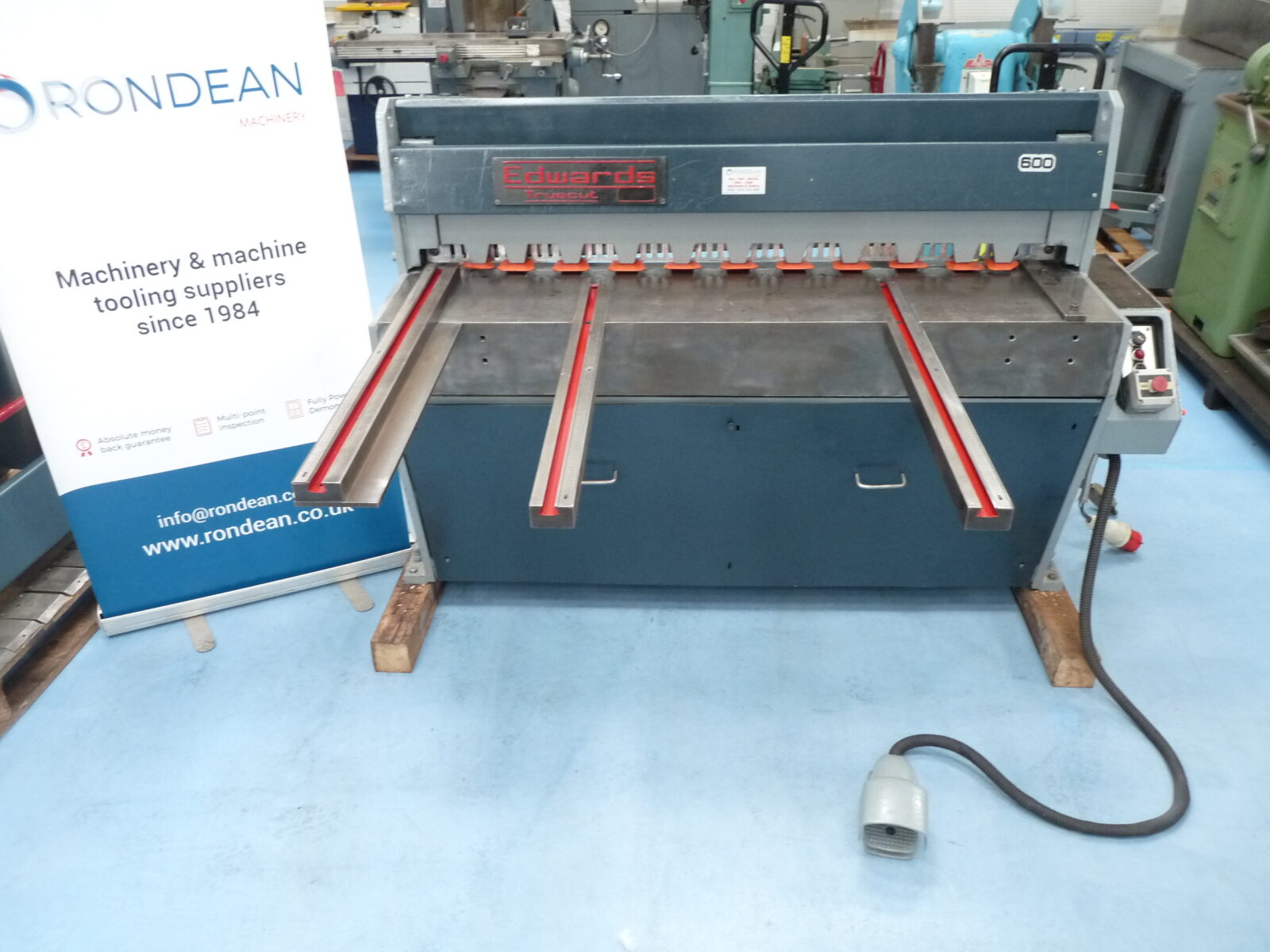 Guillotines/Edwards DD Power Shear 1250 x 2.5mm with manual back gauge - L40717.01