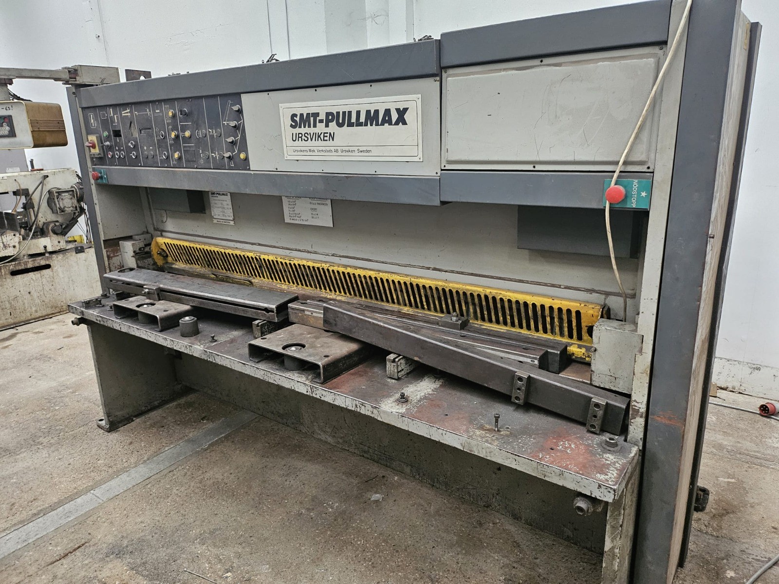 Guillotines/SMT Pullmax Ursviken E325 2.5m x 10mm Hydraulic Shear