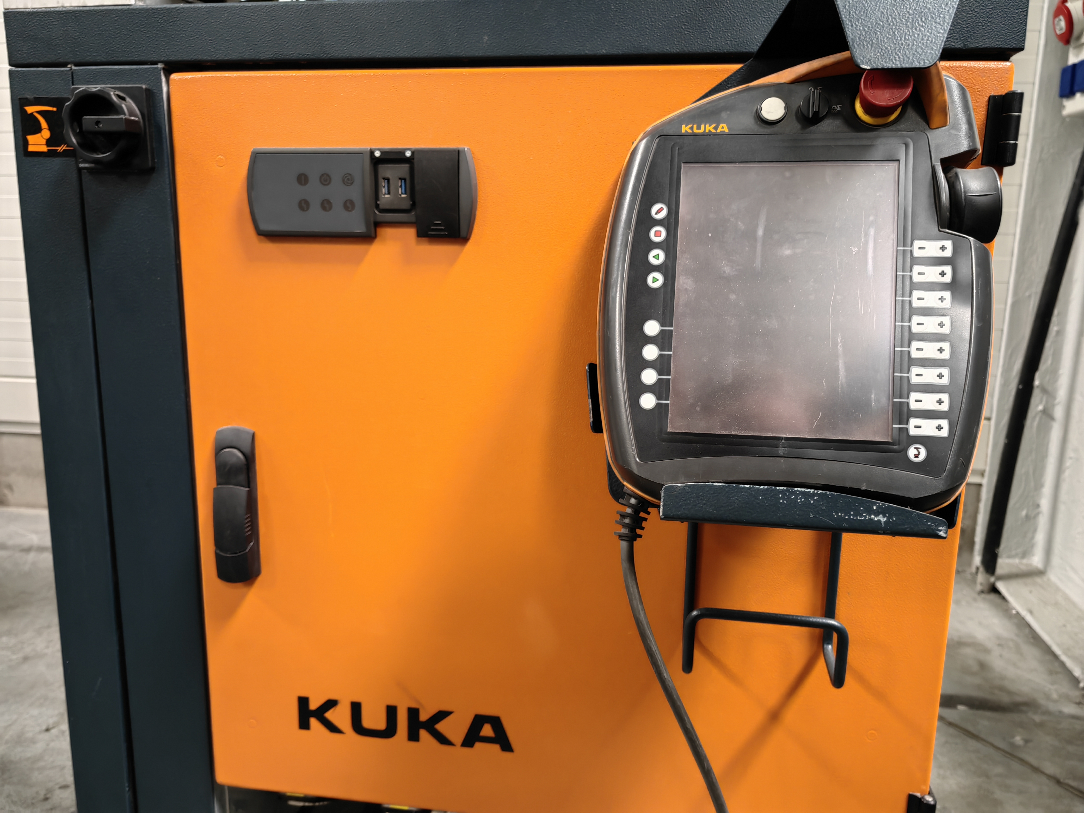 Robots/Kuka KR 210 R2700 prime