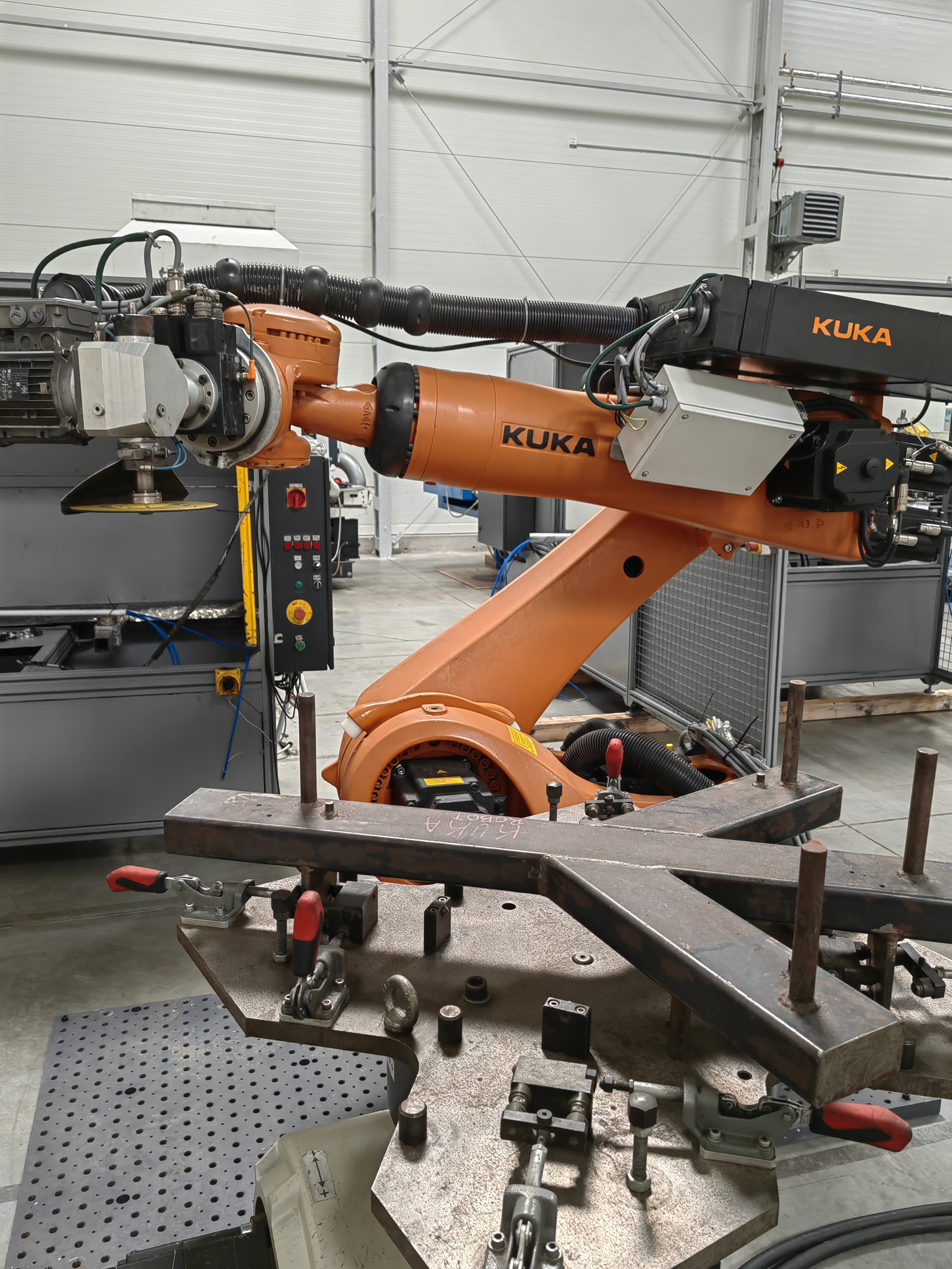 Robots/Kuka KR 210 R2700 prime