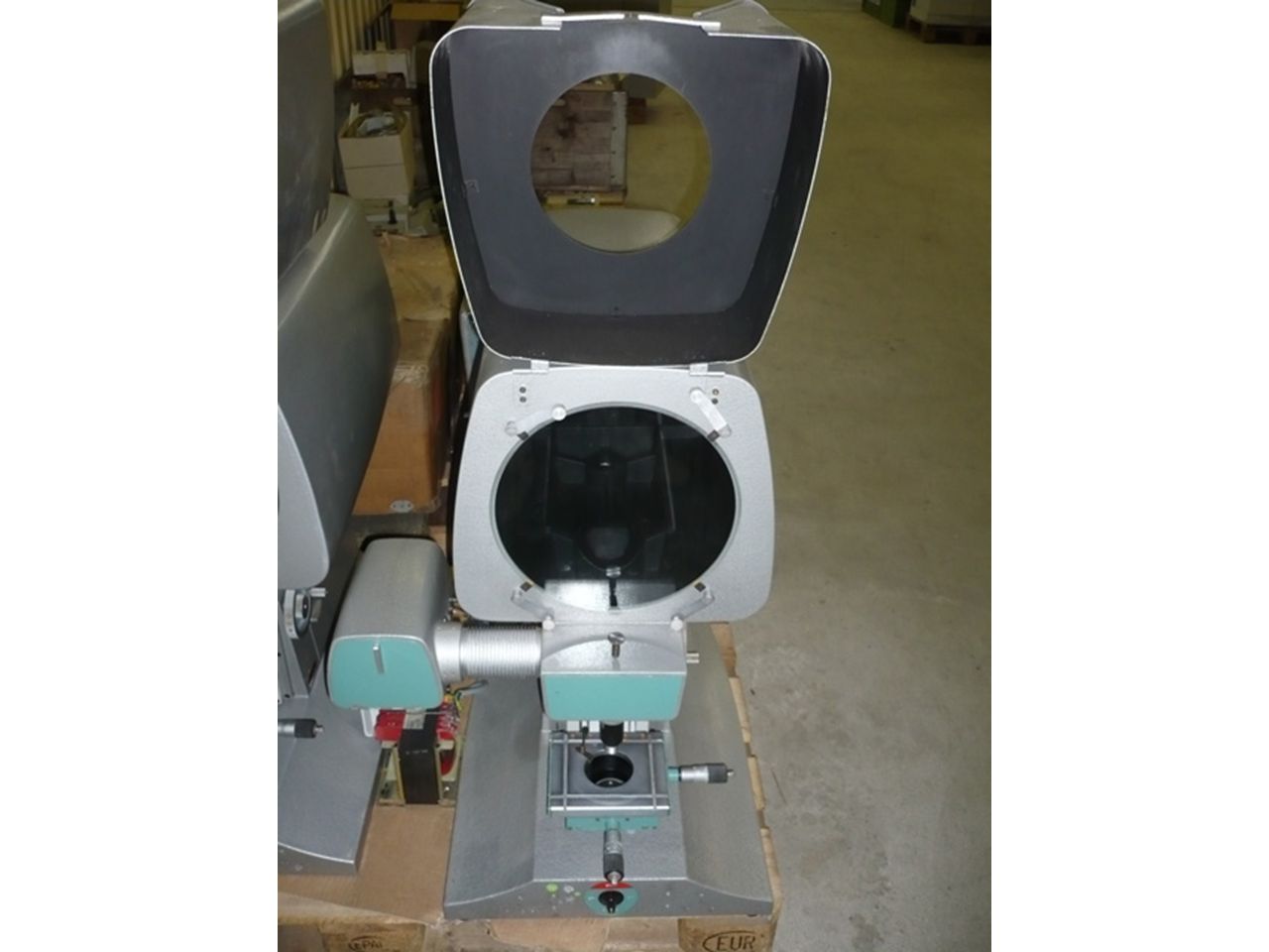 Miscellaneous/PROJECTOR GUTROX TYPE MP 3E