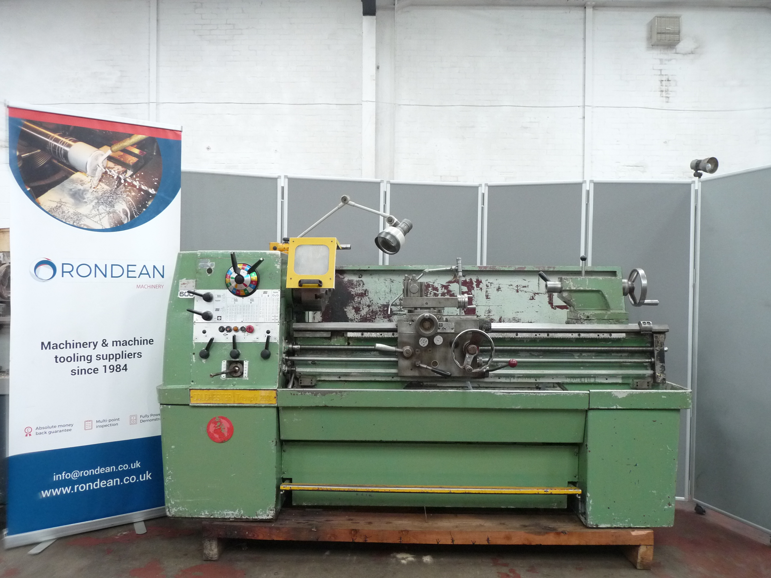 Centre Lathes/Triumph 2000 Gap Bed Centre Lathe L80129.01