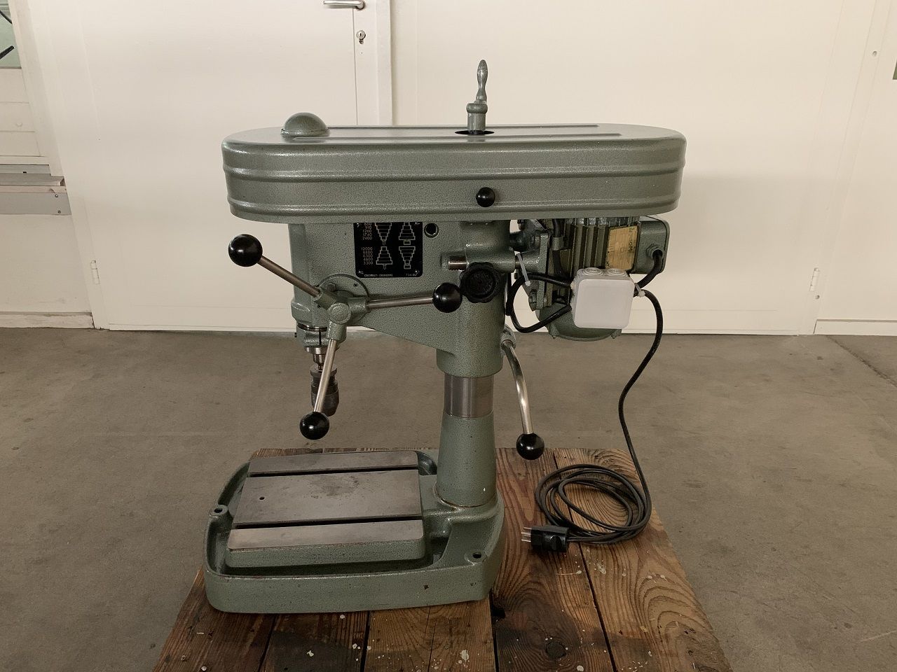 Drilling/TABLE DRILLING MACHINE CINCINNATI TYPE PE-8