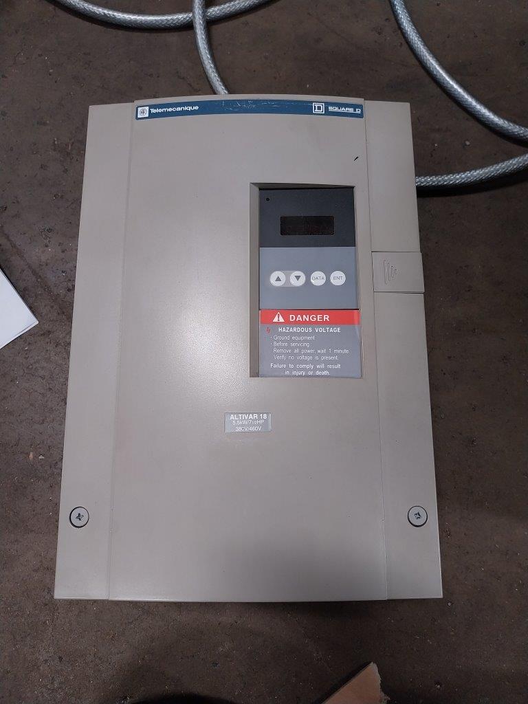 Miscellaneous/Telemecanique ATV18U90N4 380-460VAC 5.5KW 3 phase inverter (4491)