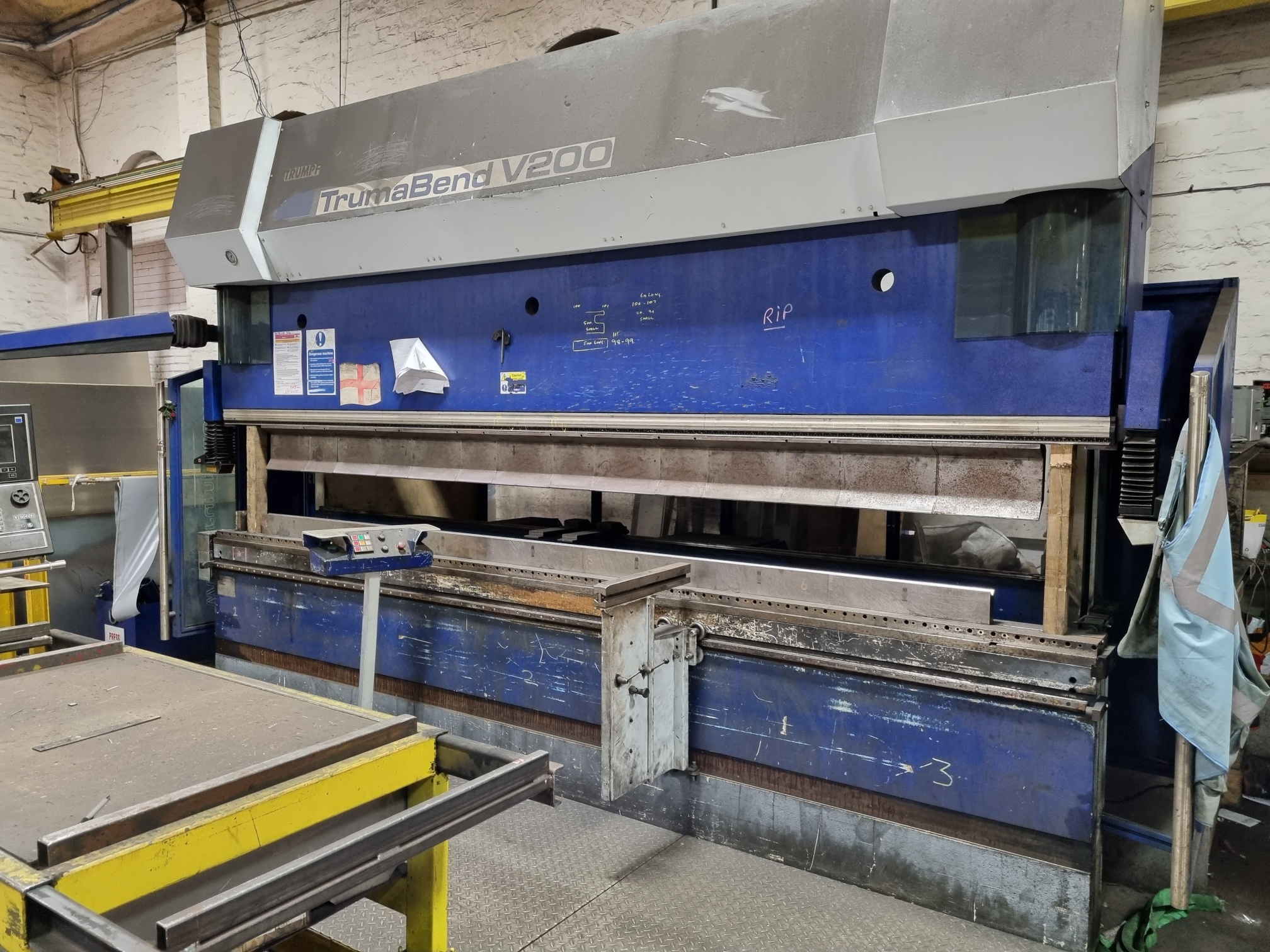 Hydraulic Presses/TRUMPF Model TrumaBend V200