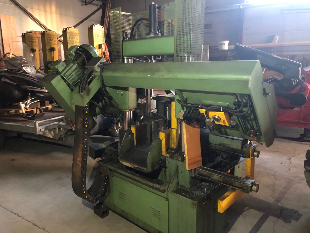 Horizontal Bandsaws/BAND SAWING MACHINE RES TYPE 320 EUROPE