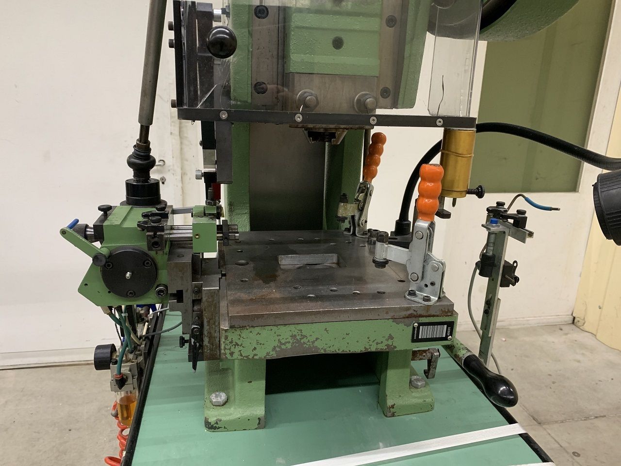 Presses (General)/EXCENTRIC PRESS BEUTLER D8-200