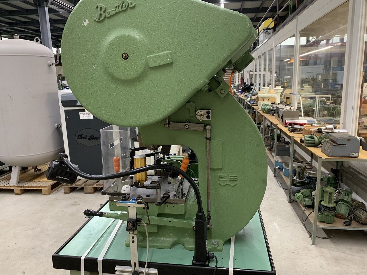 Presses (General)/EXCENTRIC PRESS BEUTLER D8-200