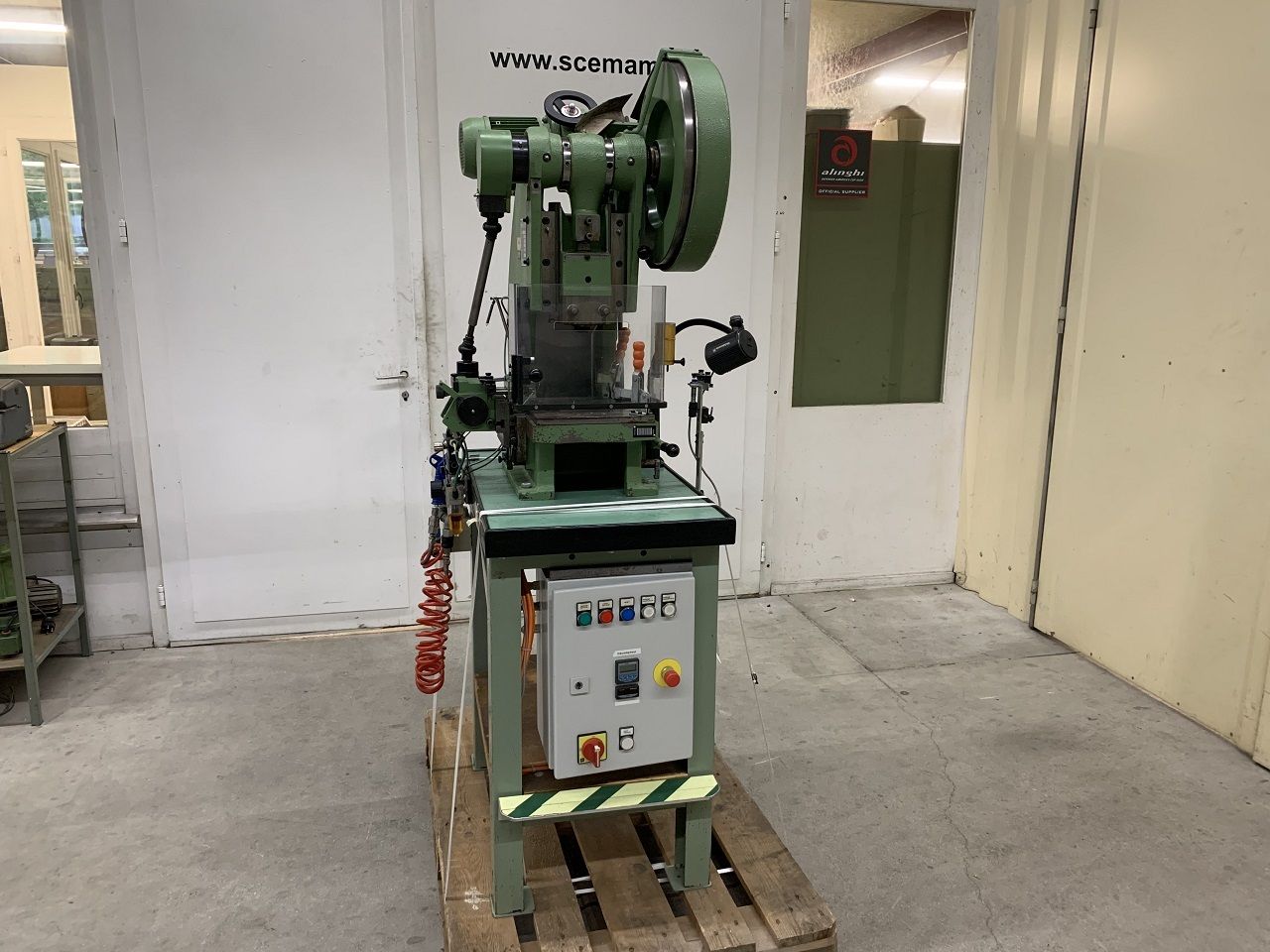 Presses (General)/EXCENTRIC PRESS BEUTLER D8-200