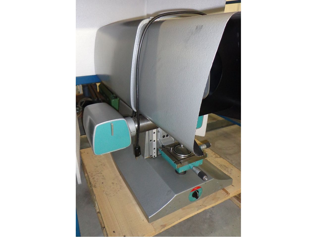 Miscellaneous/PROJECTOR GUTROX TYPE MP 3E