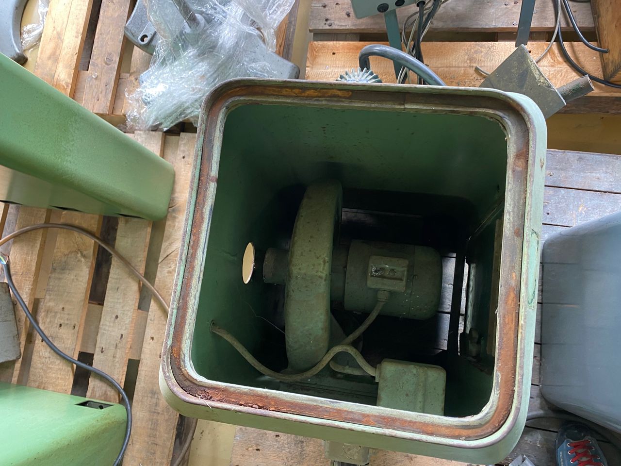 Spares & Accessories/CAST-IRON BASE FOR SURFACE GRINDER MUELLER TYPE MPS-1