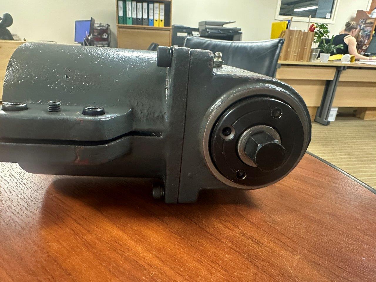 Milling Accessories/Used Vertex VHA-R8-M right angle head for turret mill (4881)