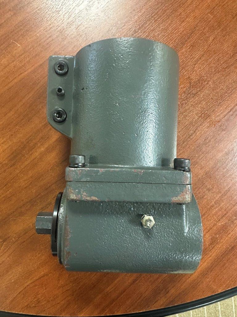 Milling Accessories/Used Vertex VHA-R8-M right angle head for turret mill (4881)