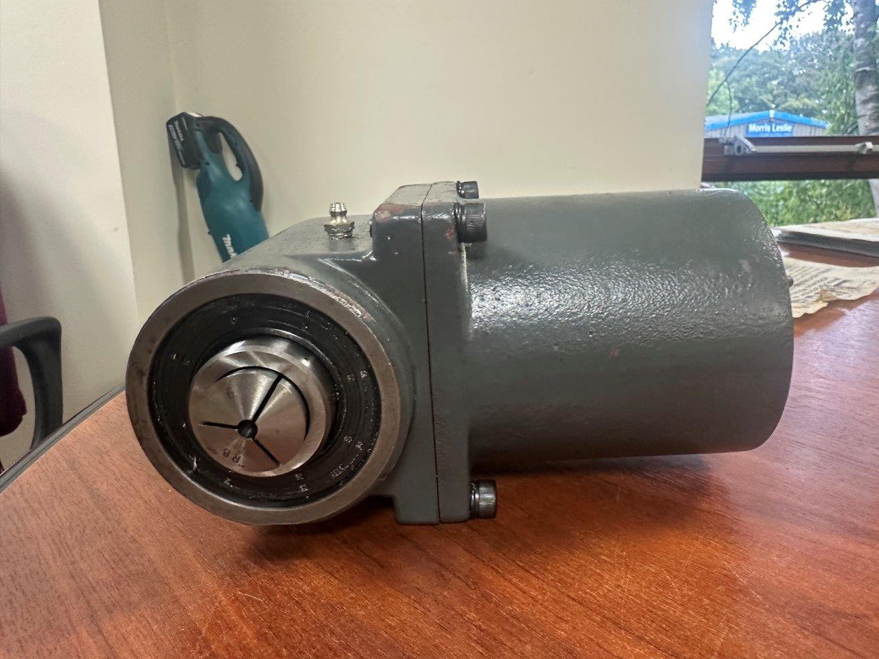 Milling Accessories/Used Vertex VHA-R8-M right angle head for turret mill (4881)