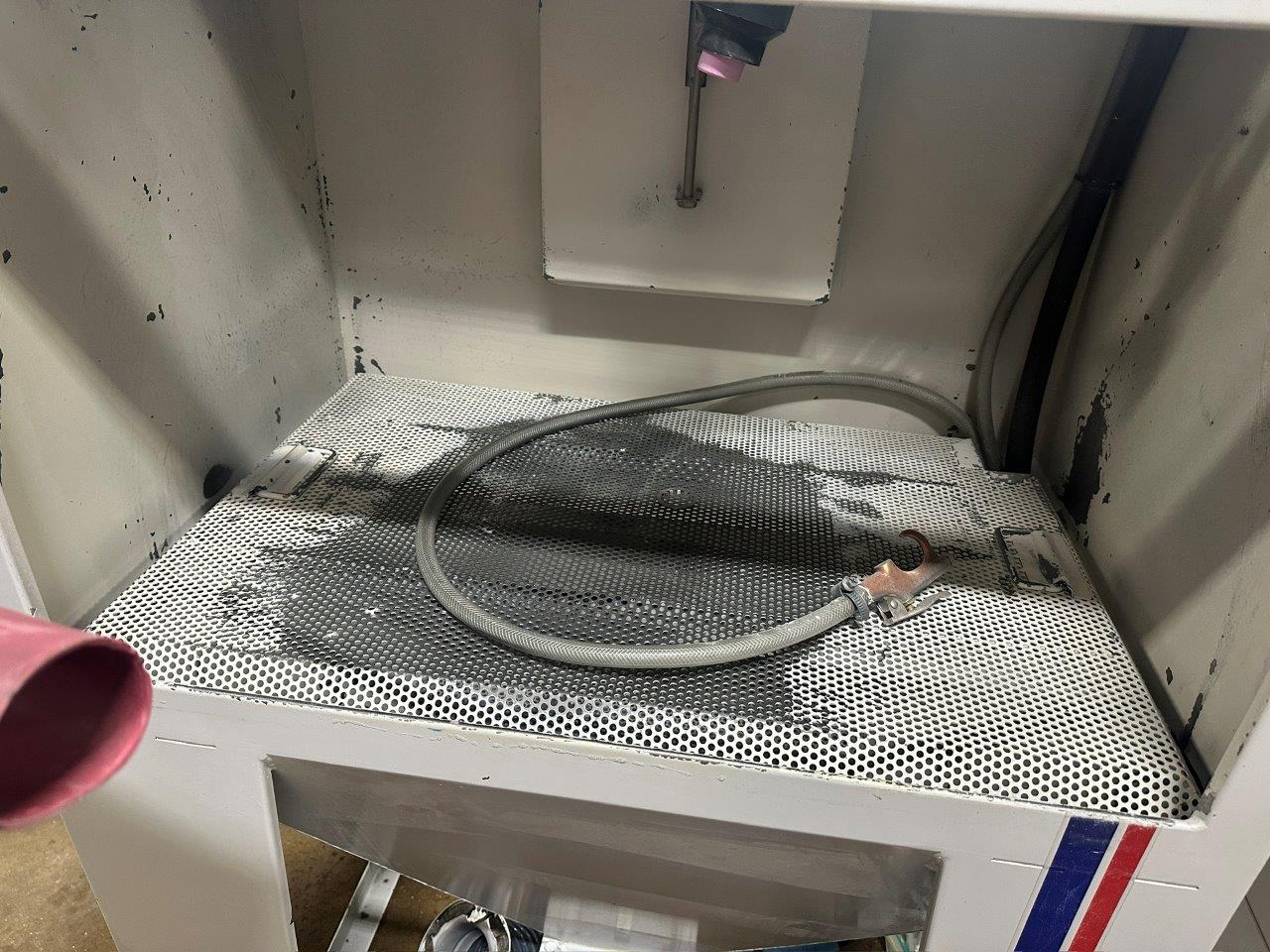 Finishing/Used Guyson Euroblast 4SF Blast Cabinet and Model C400/3 dust collector (4904)