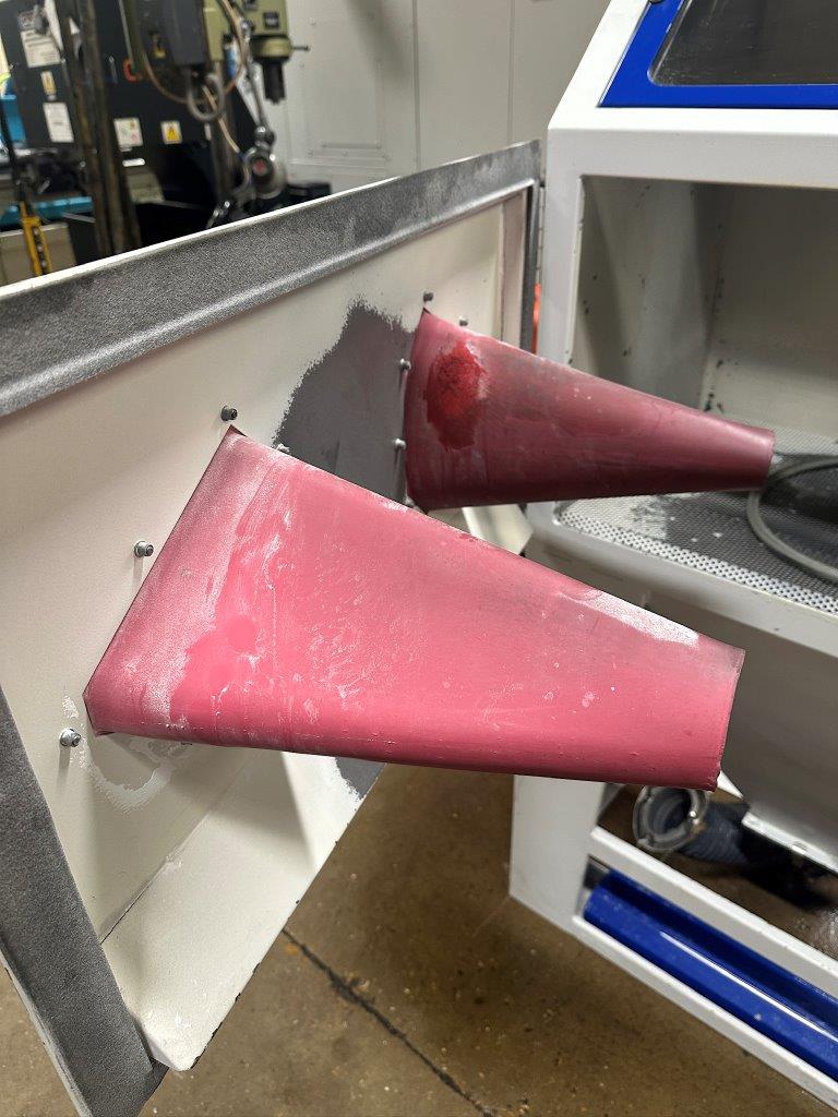 Finishing/Used Guyson Euroblast 4SF Blast Cabinet and Model C400/3 dust collector (4904)