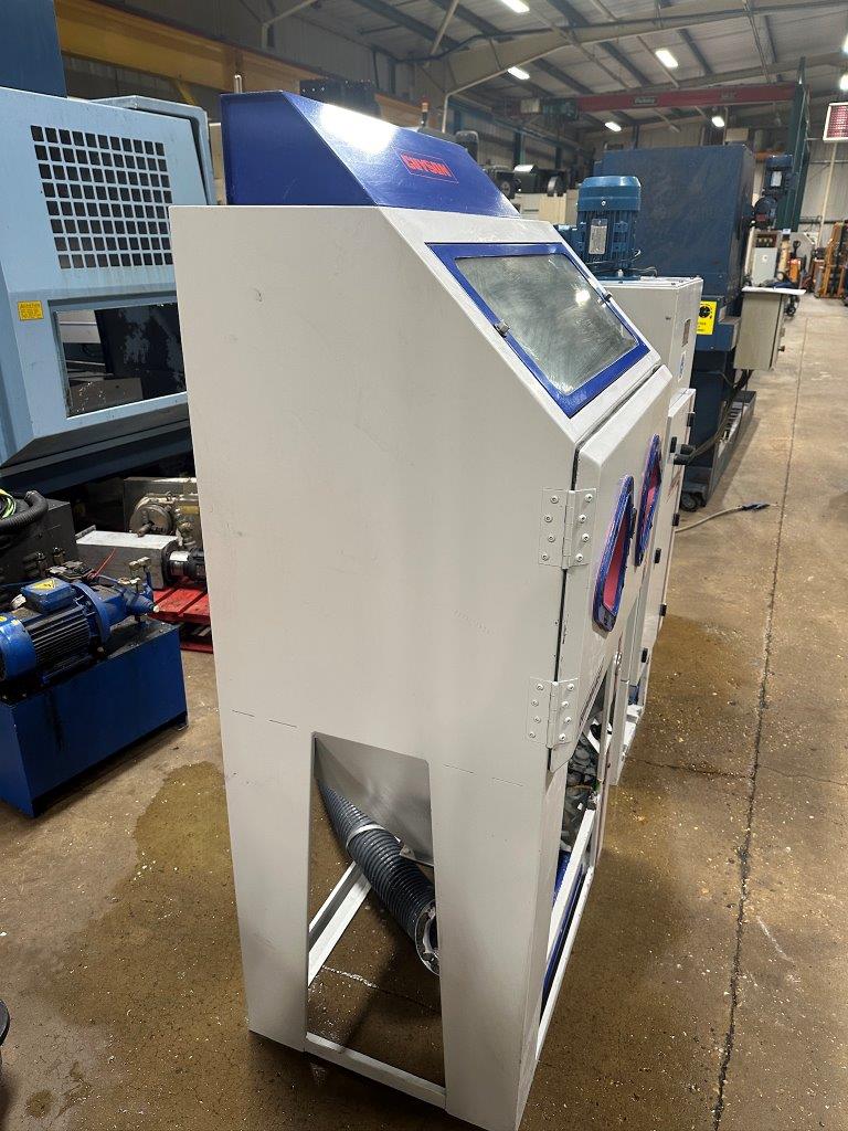 Finishing/Used Guyson Euroblast 4SF Blast Cabinet and Model C400/3 dust collector (4904)