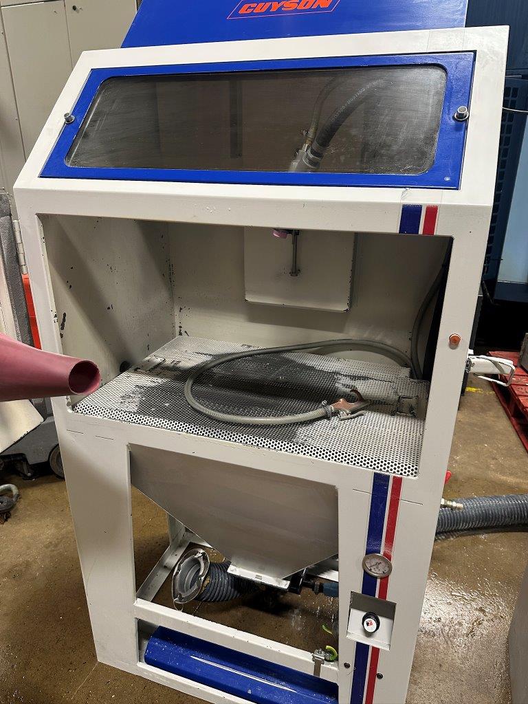 Finishing/Used Guyson Euroblast 4SF Blast Cabinet and Model C400/3 dust collector (4904)